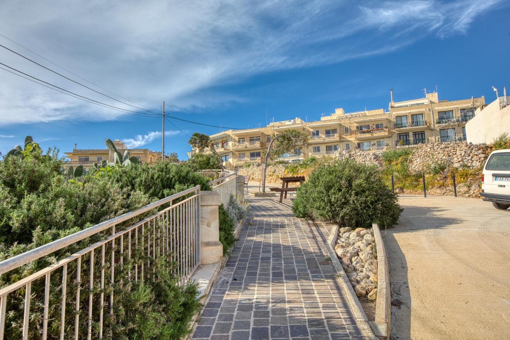 Spacious, Bright, Valley & Sea View Maisonette شقة *