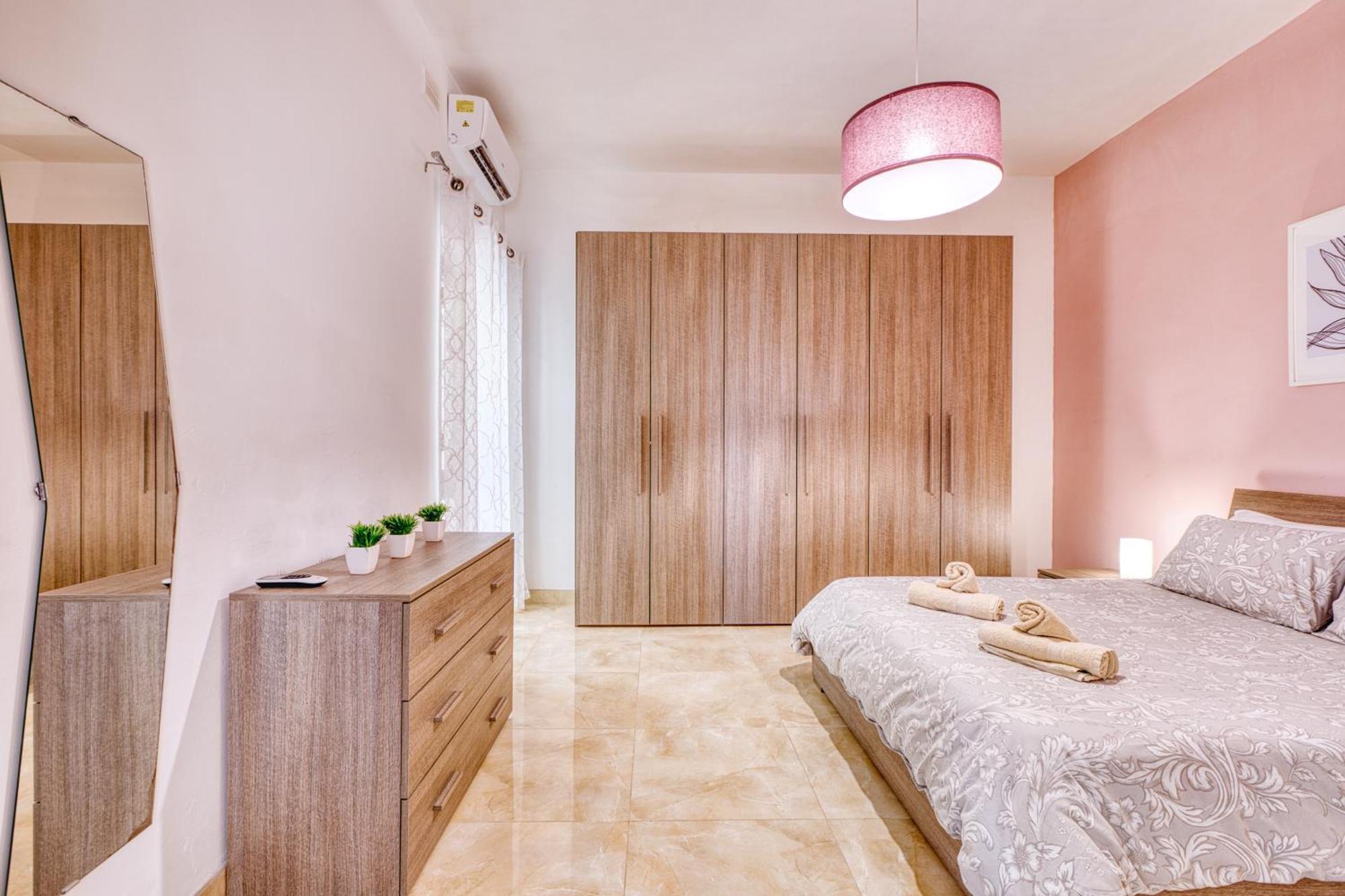 Spacious, Bright, Valley & Sea View Maisonette شقة Xagħra