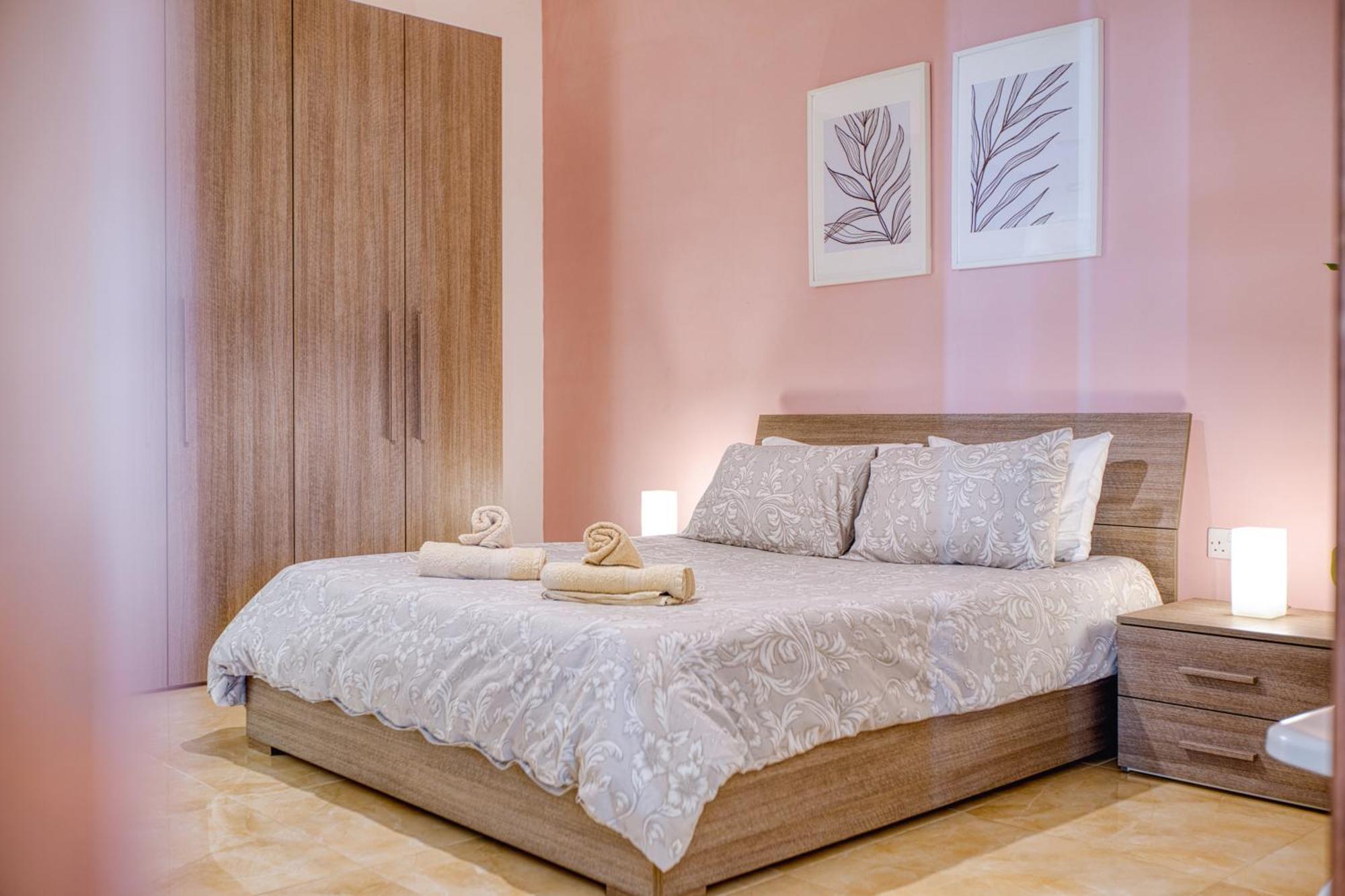 Spacious, Bright, Valley & Sea View Maisonette Xagħra