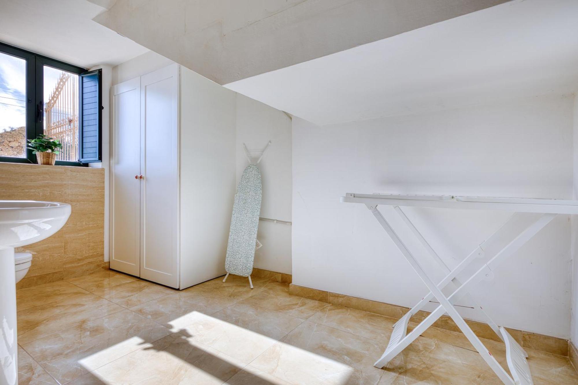 شقة Spacious, Bright, Valley & Sea View Maisonette