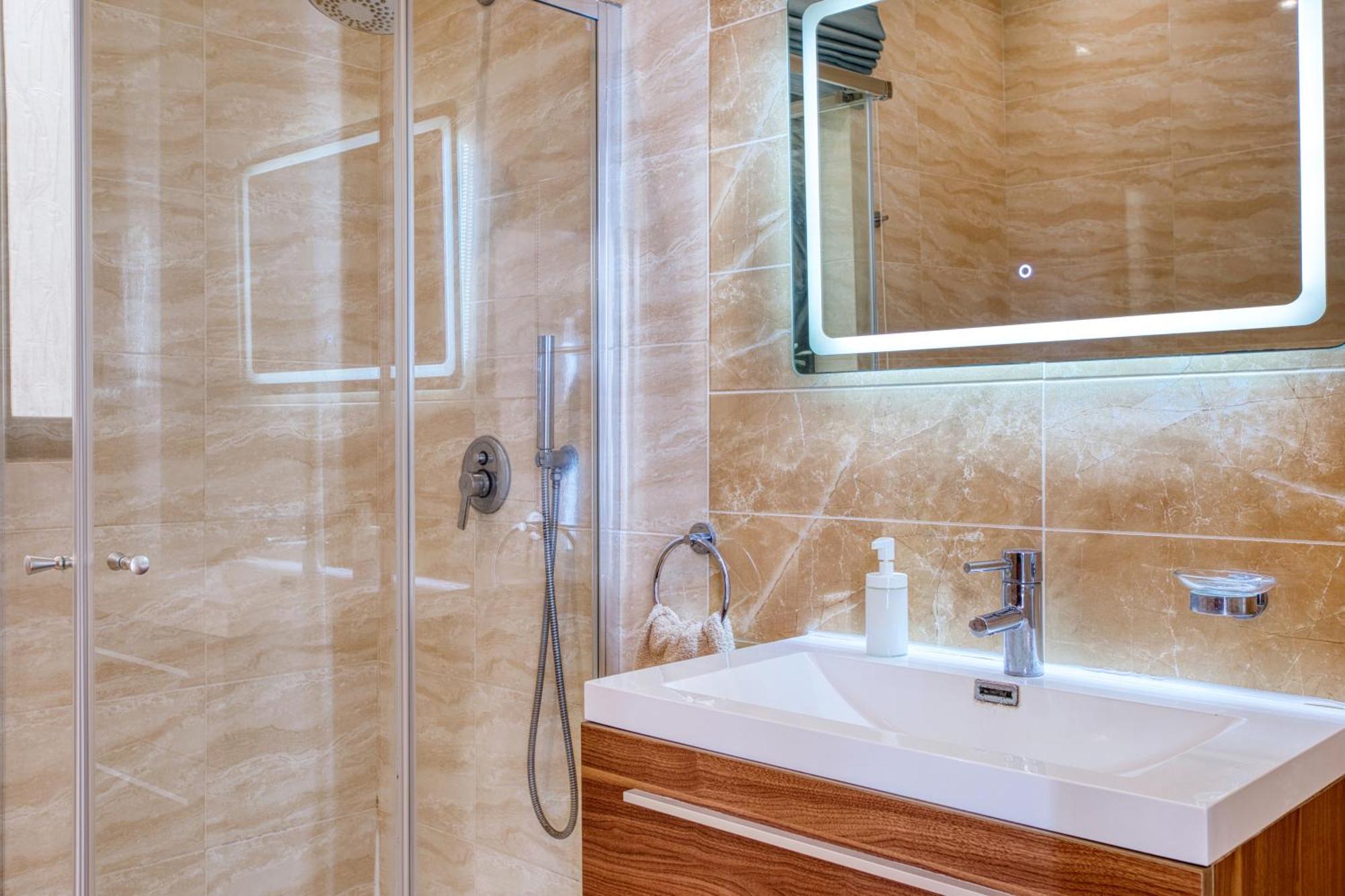 شقة Spacious, Bright, Valley & Sea View Maisonette *