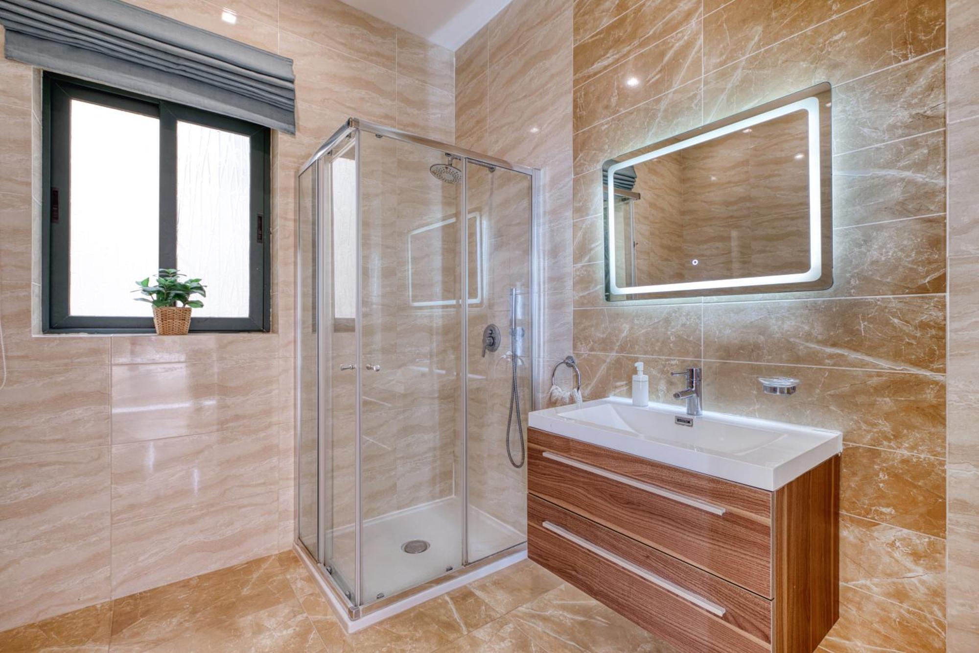 Spacious, Bright, Valley & Sea View Maisonette *
