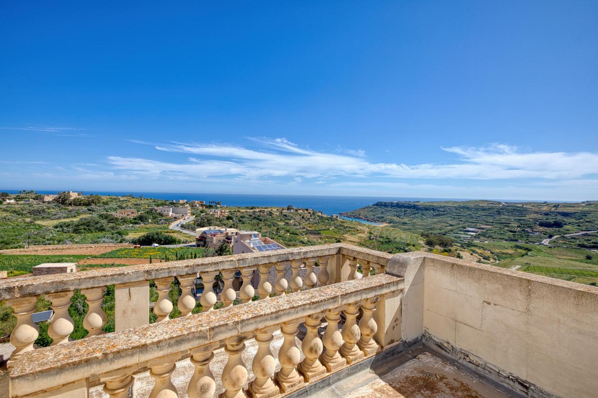 شقة Spacious, Bright, Valley & Sea View Maisonette
