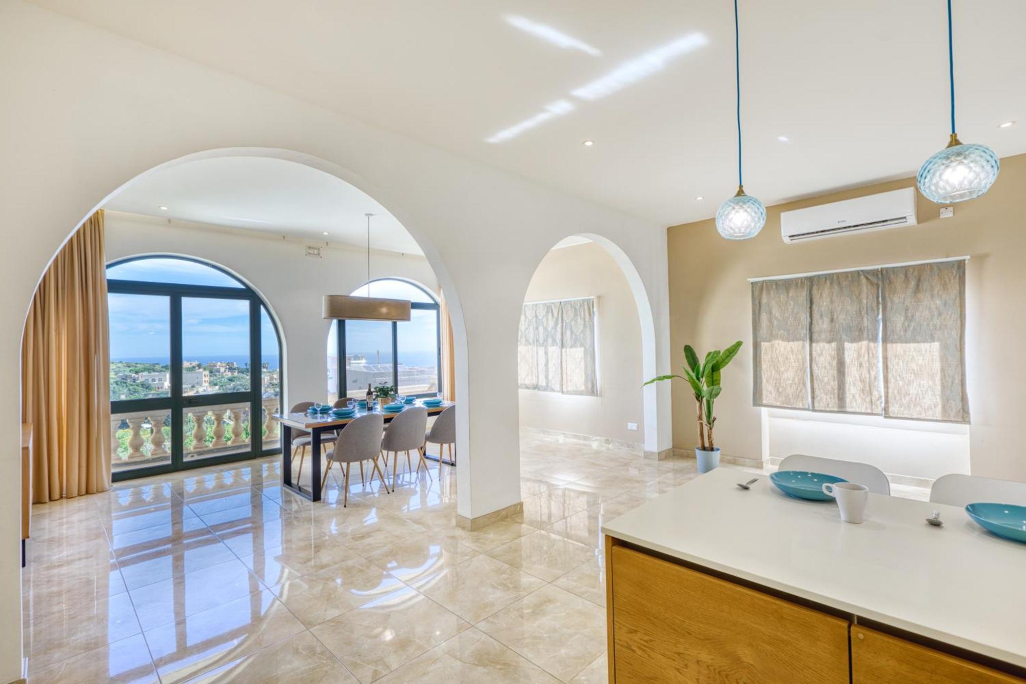 Spacious, Bright, Valley & Sea View Maisonette شقة *
