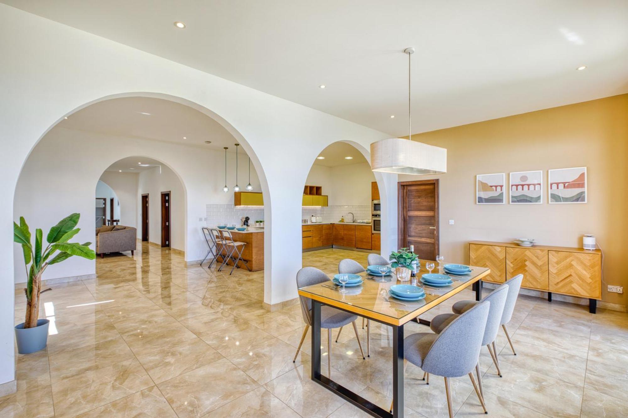 Spacious, Bright, Valley & Sea View Maisonette * Xagħra