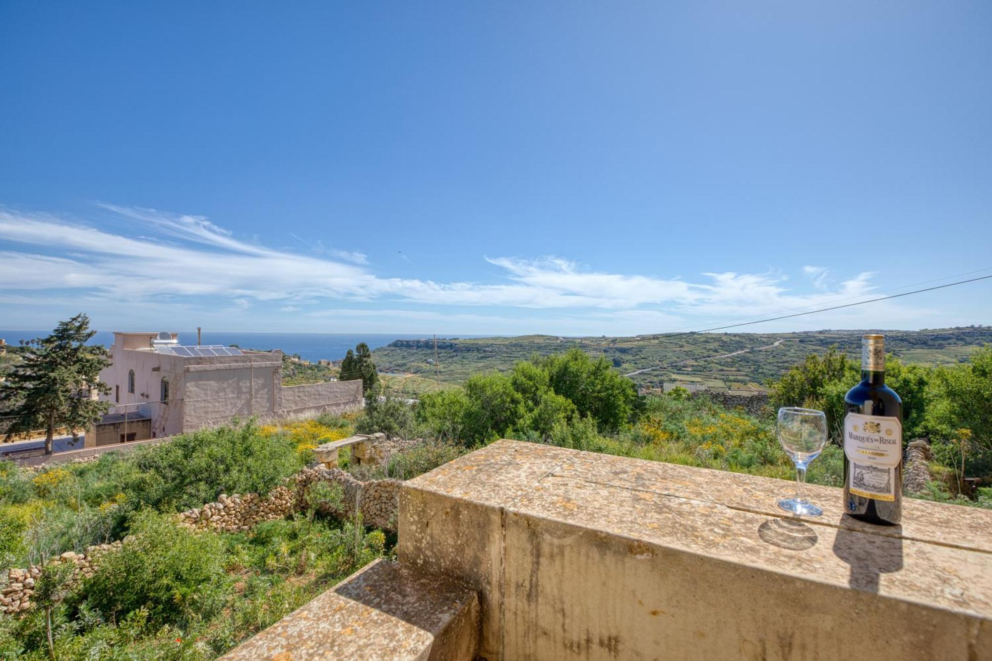 Spacious, Bright, Valley & Sea View Maisonette *