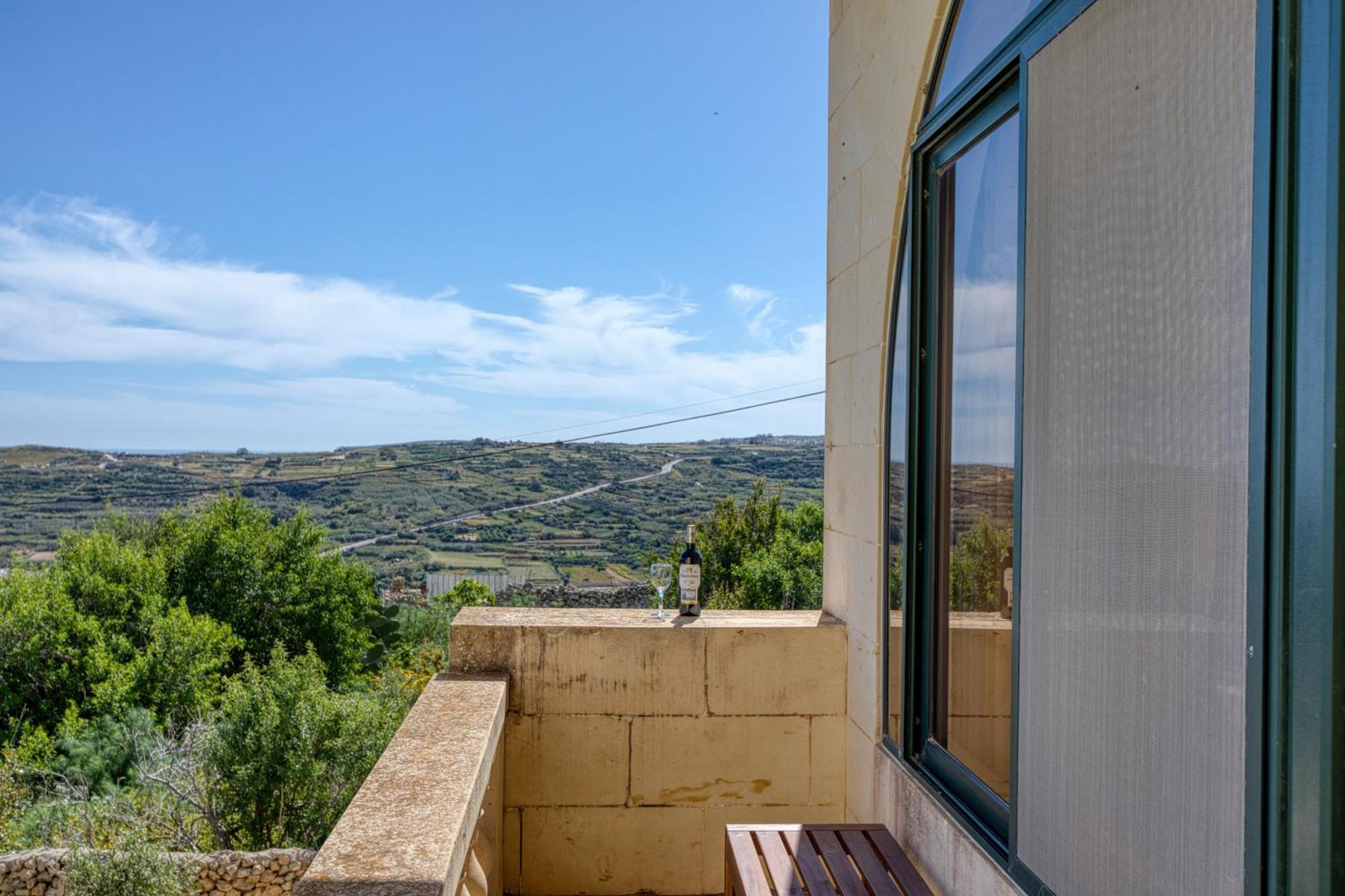 شقة Spacious, Bright, Valley & Sea View Maisonette
