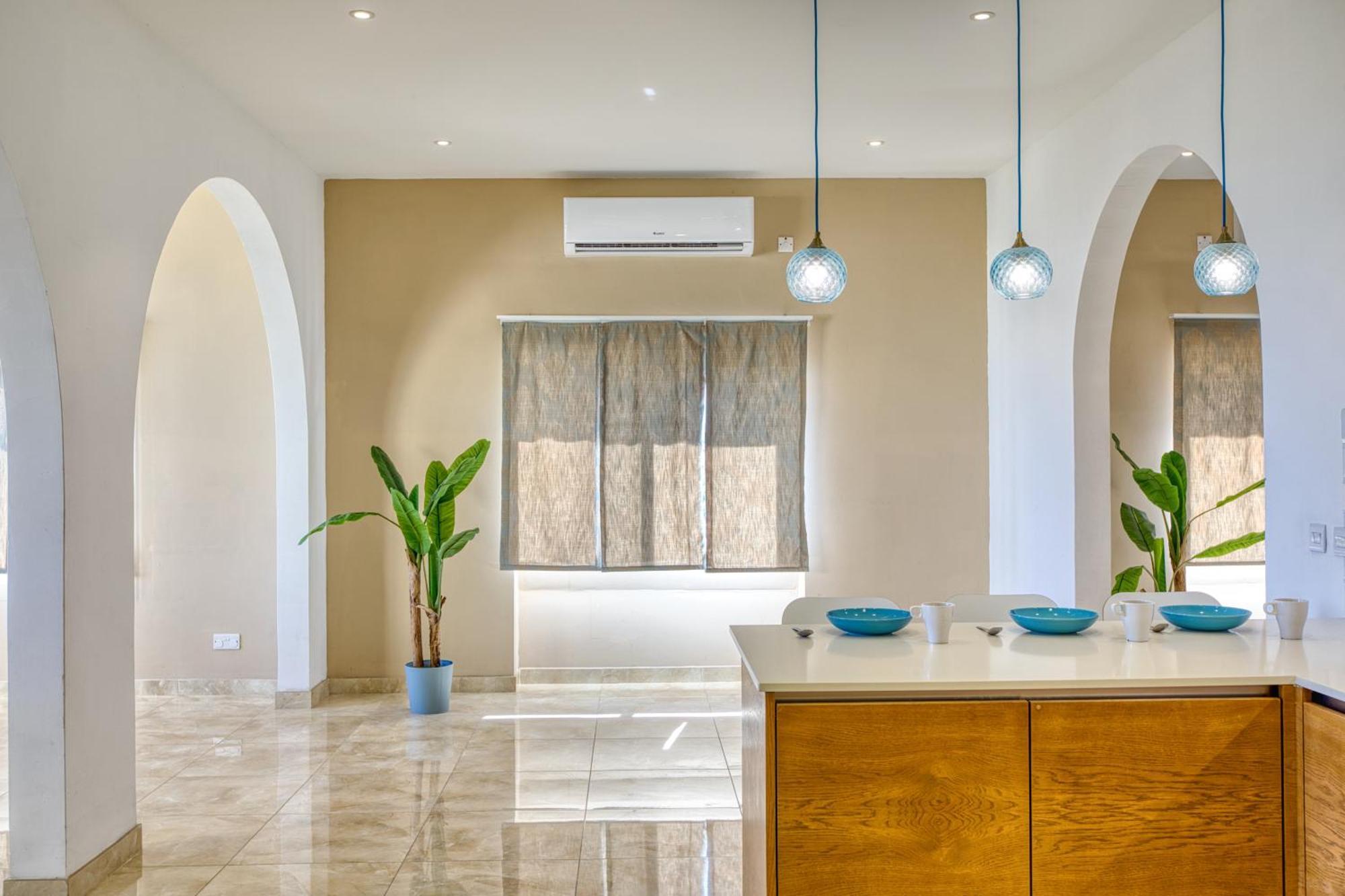 Spacious, Bright, Valley & Sea View Maisonette Xagħra